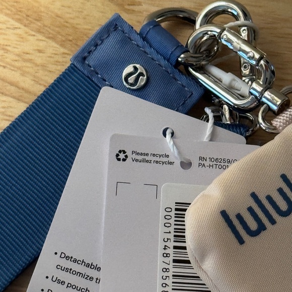NWT Lululemon Dual Pouch Wristlet Blue Linen Light Ivory NWT - Picture 3 of 8